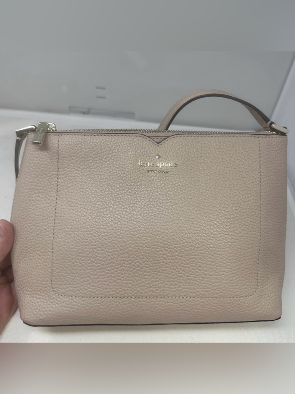 Preowned. Kate Spade Harlow Crossbody bag featuring a pebbled leather